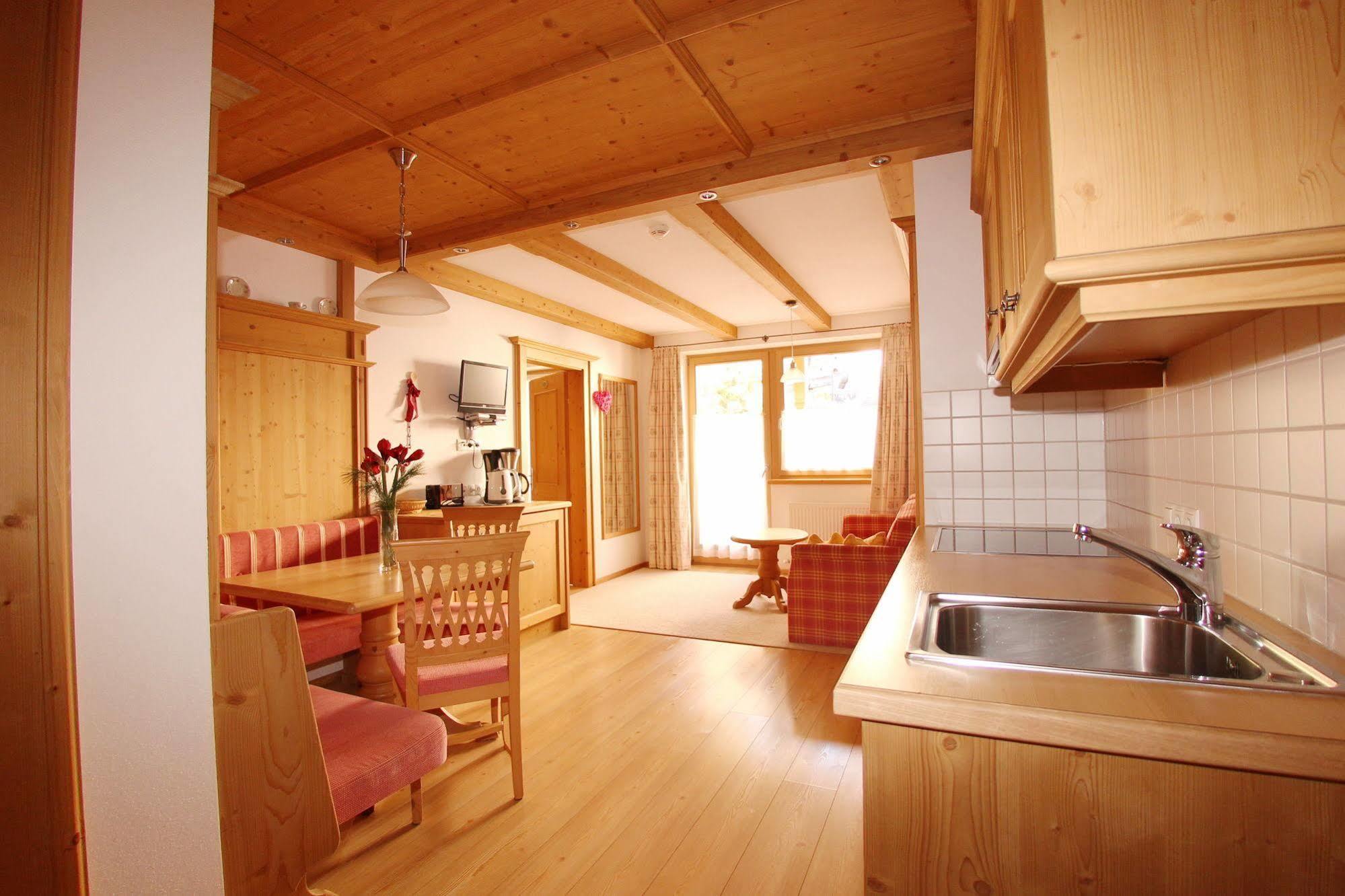 Das Gaestehaus Schneider Am Dorfplatz Alpbach Exterior foto