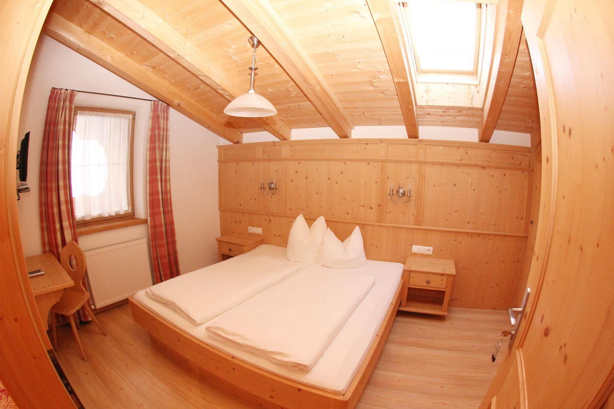 Das Gaestehaus Schneider Am Dorfplatz Alpbach Exterior foto