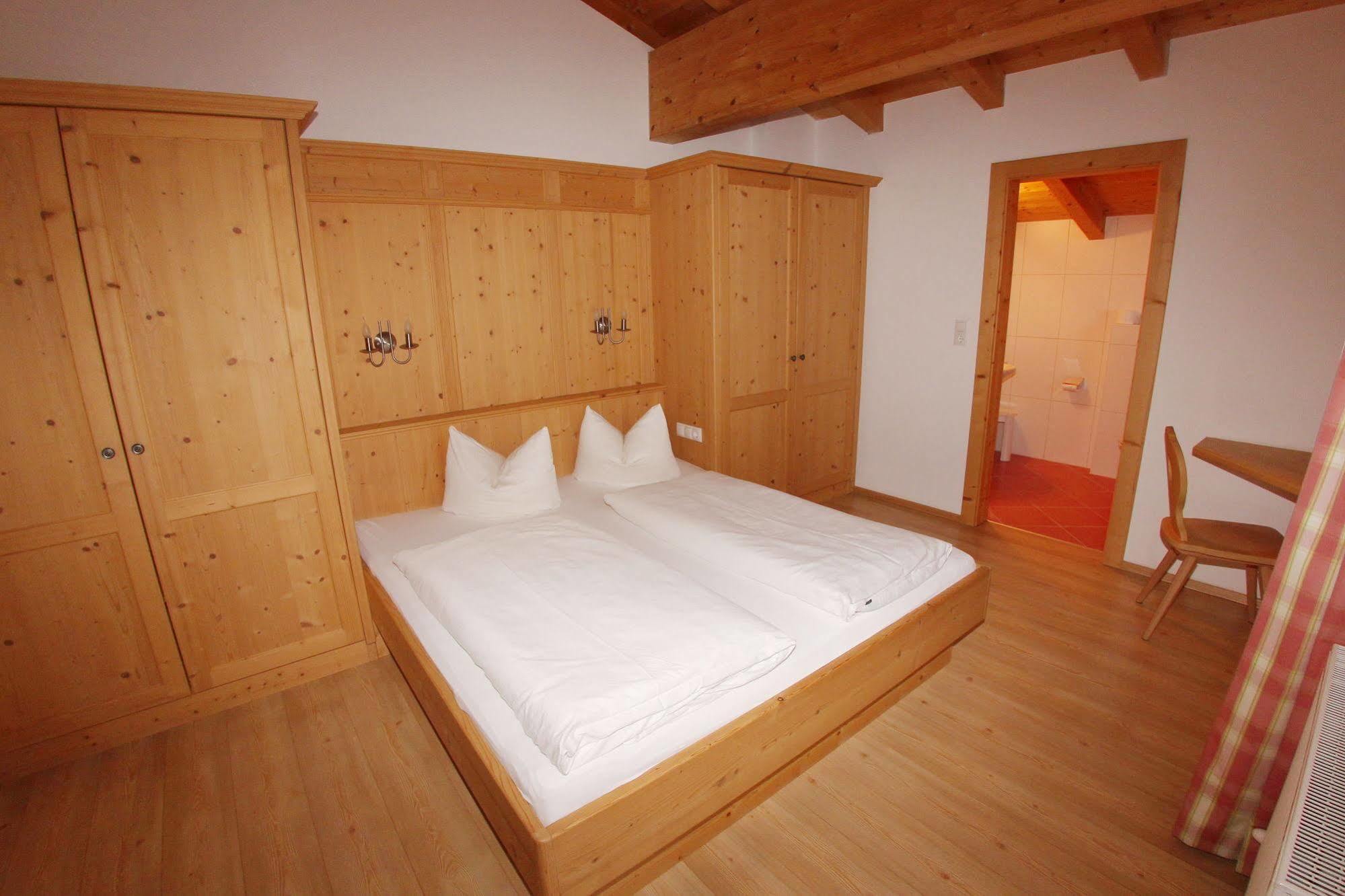 Das Gaestehaus Schneider Am Dorfplatz Alpbach Exterior foto