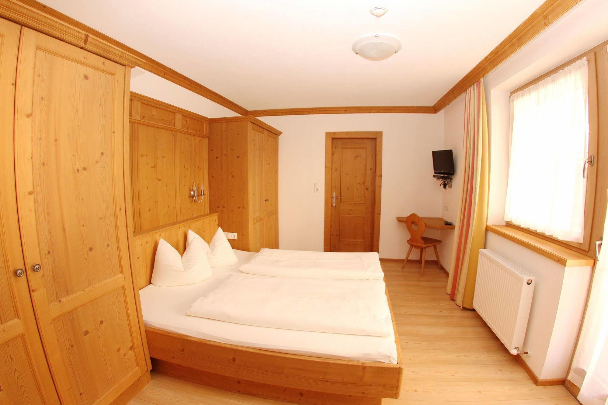 Das Gaestehaus Schneider Am Dorfplatz Alpbach Exterior foto